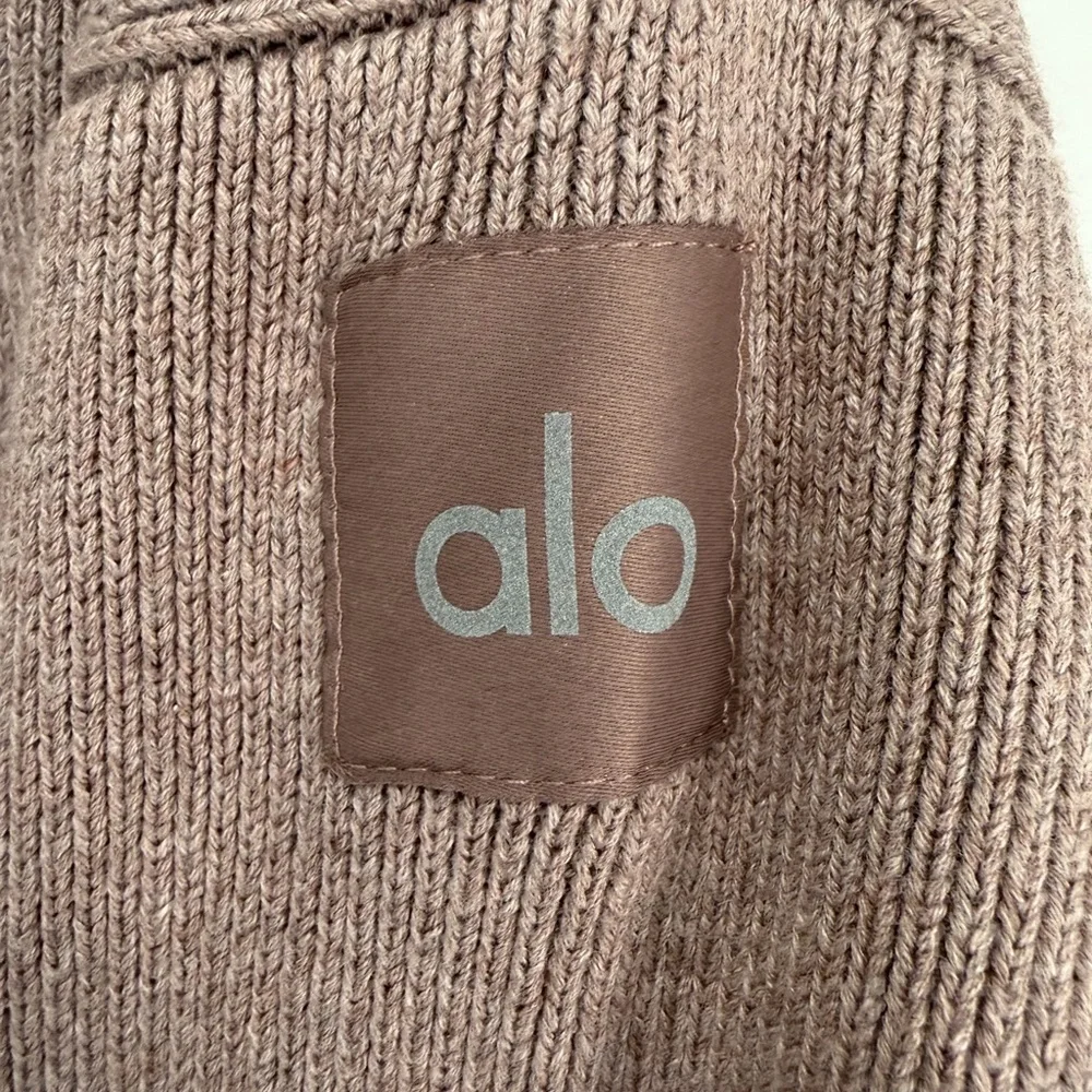 Auth. ✅ ALO Yoga Scholar Hooded Sweater in “Oatmeal Heather” Size Medium🤍🤎